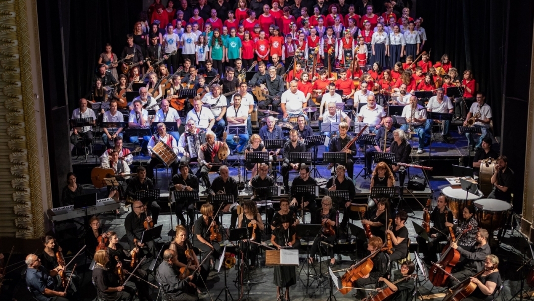 Над 800 участници на Фолклорен фестивал "Сандрово пее и танцува"