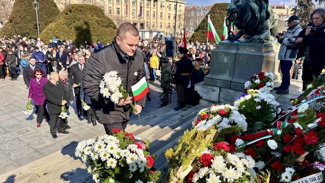 Русе отбеляза 3 март с тържествена церемония и шествие с 900-метров трибагреник