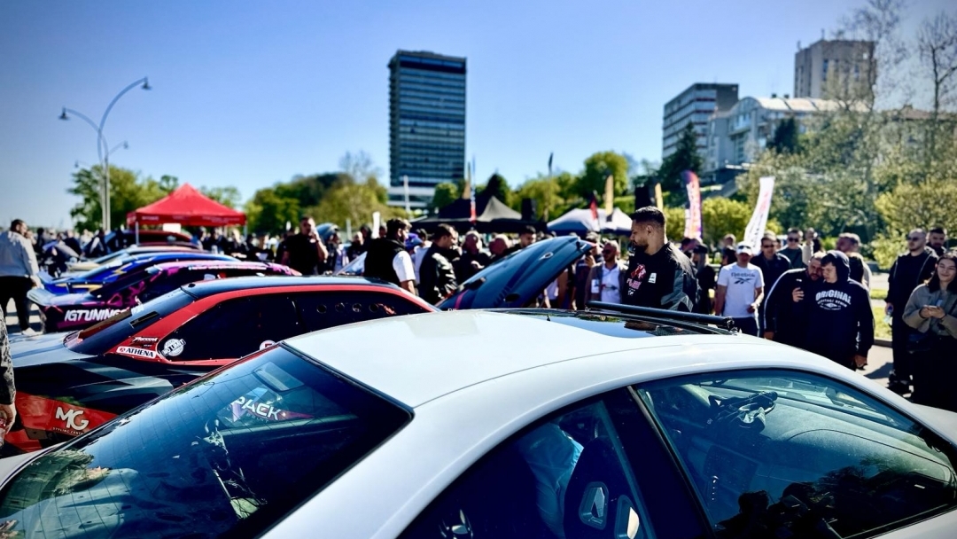 Кметът Пенчо Милков и „БМВ Тийм Русе“ дадоха начало на автомобилния сезон