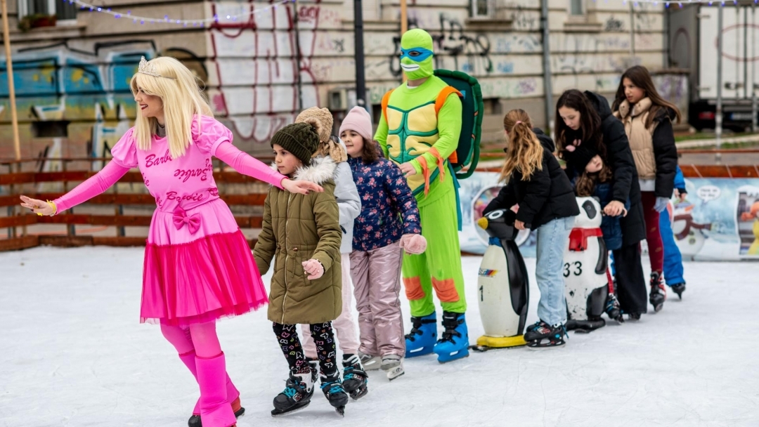 Леденият парк в Русе отваря утре с нови атракции, повече къщички и Виенско колело