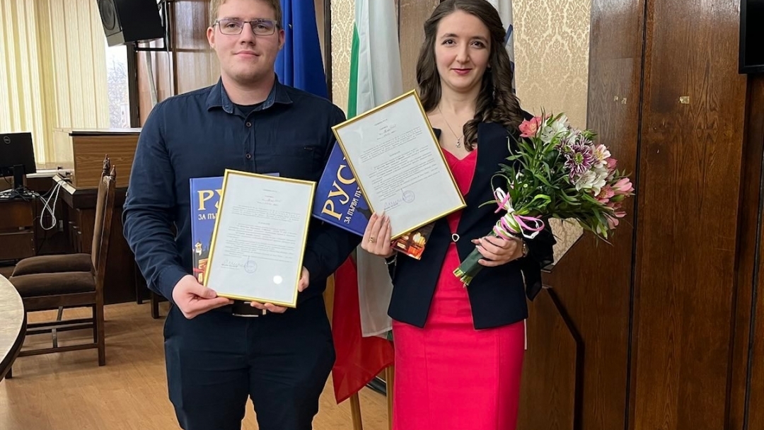 Цветелина Стефанова  и Серкан Садулов са „Студенти на годината“ на Община Русе