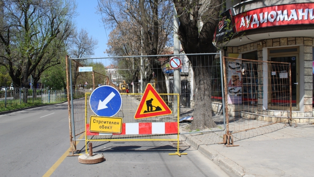 Започна поетапното обновяване на улици и тротоари