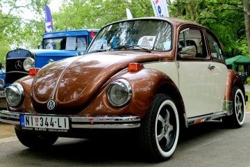 Над 230 превозни средства участваха в 9-ото издание на Парада на ретро автомобили в Русе