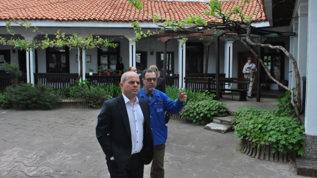 Кметът Пламен Стоилов инспектира Задругата на майсторите