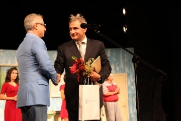 Заместник-кметът инж. Димитър Наков връчи статуетка на Христо Гърбов по повод 60-тия му рожден ден