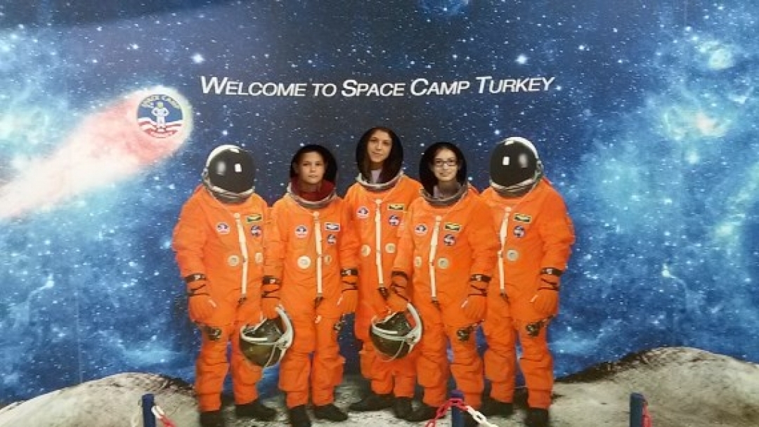 Момиче от Русе участва в приземяване на совалка в Турция