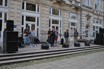 Зам.-кметът Димитър Наков даде старт на съботен джаз в помощ на пострадалите  семейства в с. Горни Лом