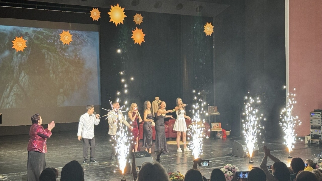Детска вокална група „Слънце“ изпрати своите абитуриенти с концерт в Доходното здание
