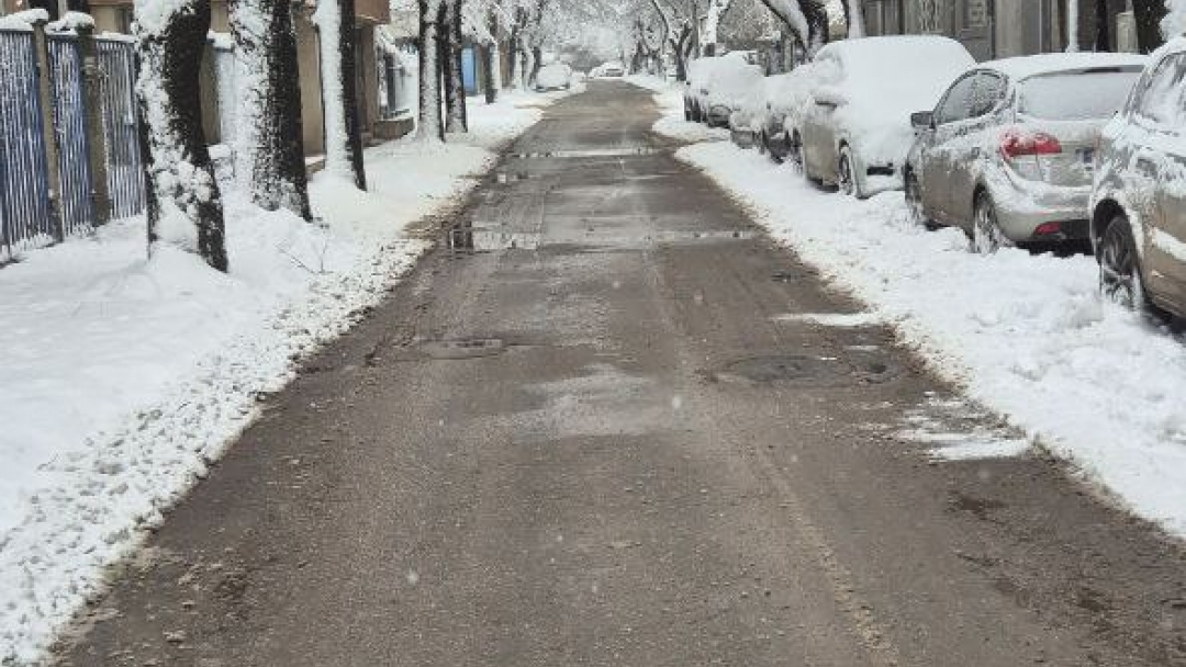 Продължава работата на снегопочистващите фирми по поддържане на проходимостта на пътната мрежа в община Русе