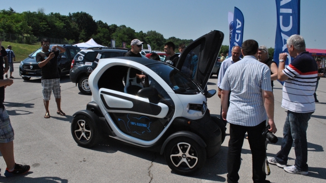 Зам.-кметът Димитър Наков откри третото поредно автомобилно изложение 