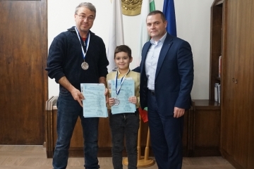Кметът Пенчо Милков награди 7-годишно момче, вицесветовен шампион по бразилско джу-джицу