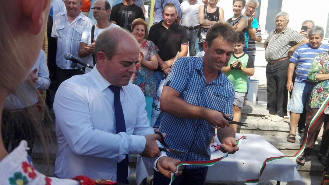 Министър-председателят Бойко Борисов посети обновената църква в Басарбовския скален манастир