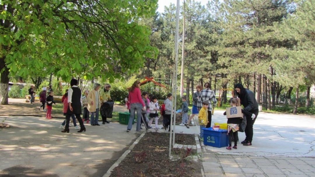 Урок за разделното събиране на отпадъците в ЦДГ „Червената шапчица”