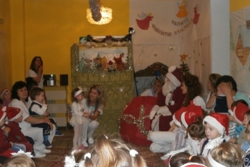 Дядо Коледа пристигна в детска ясла № 12 