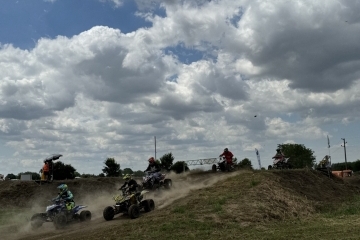 40-метрови скокове и скоростни битки завладяха  полигона  Godzilla MX Track в Сандрово