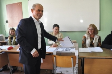 Кметът Пламен Стоилов гласува за спокойна и стабилна България