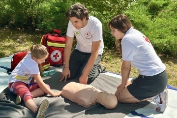 Събитието „Спорт и изкуство – път към независимост“ обедини ученици, родители и институции около темата за превенцията