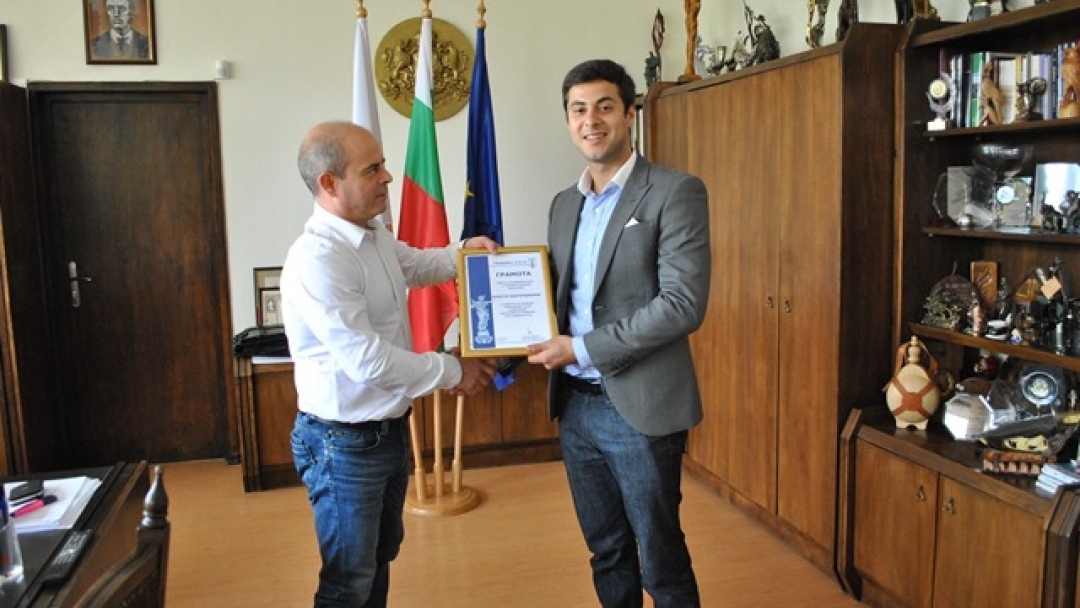Кметът Пламен Стоилов връчи сертификати на стажанти в Община Русе