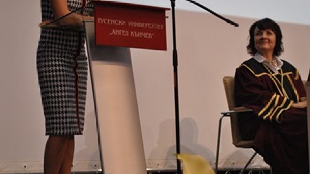 Зам.-кметът Наталия Кръстева поздрави абсолвентите от Юридическия факултет