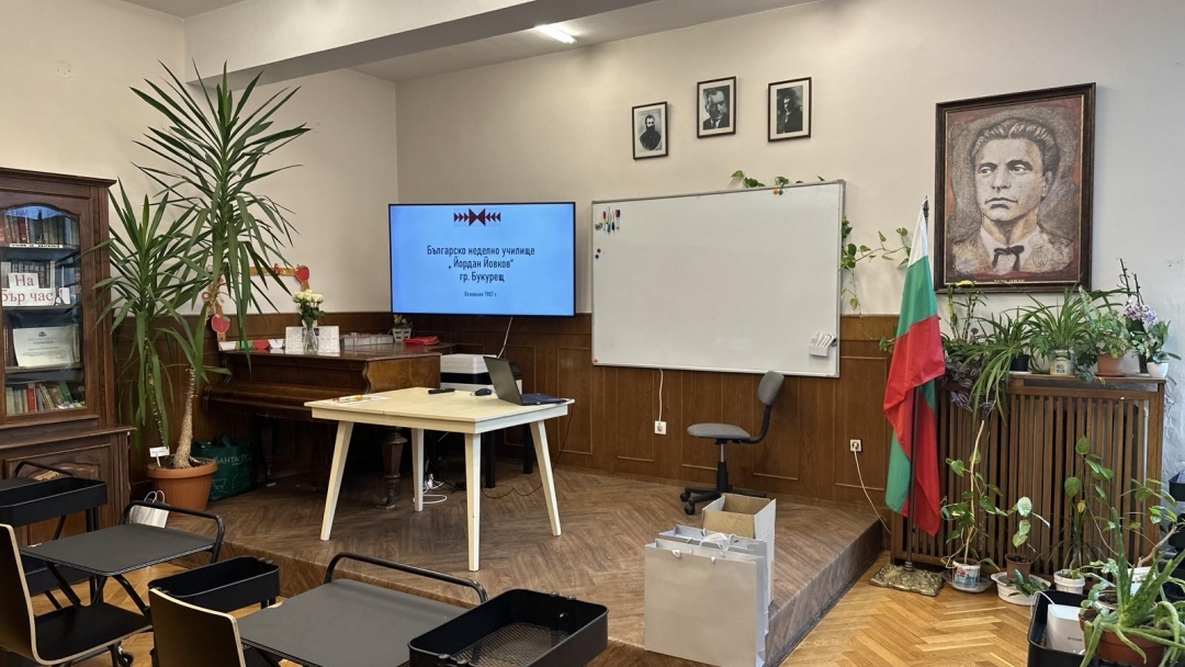 Енчо Енчев и членове на Постоянната комисия по образование към НСОРБ посетиха Българското неделно училище в Букурещ