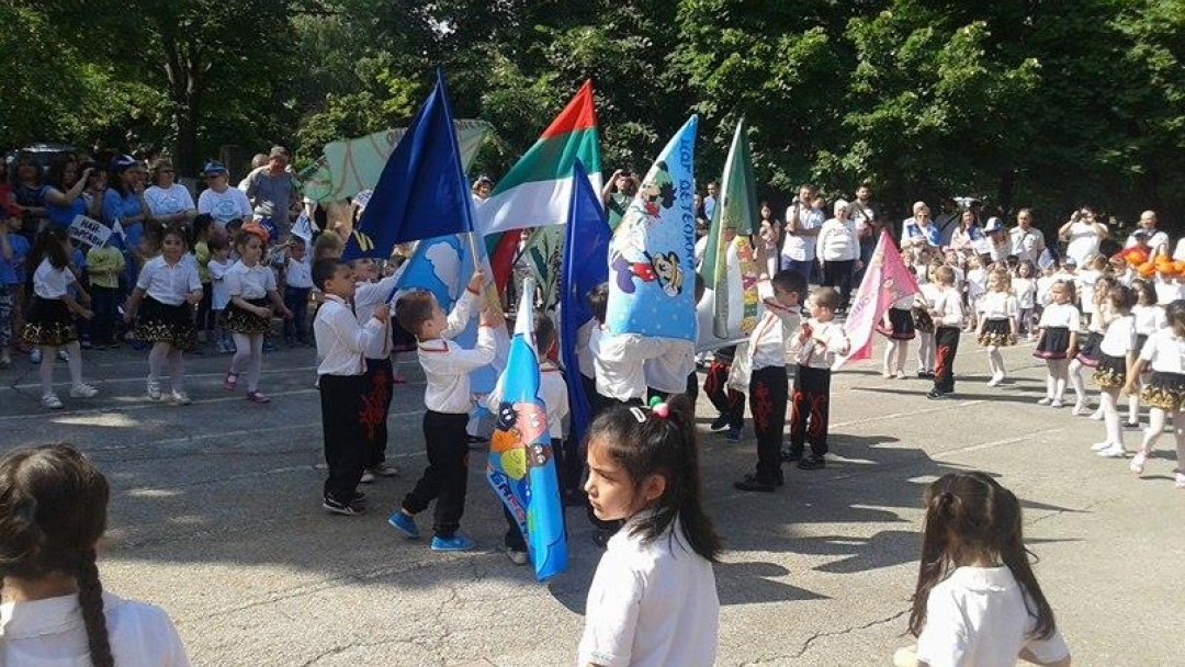 Парад на знамена даде старт на  спортния празник в ЦДГ Детелина 