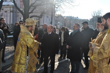 Тринадесет момчета скочиха в ледените води на Дунав за богоявленския кръст