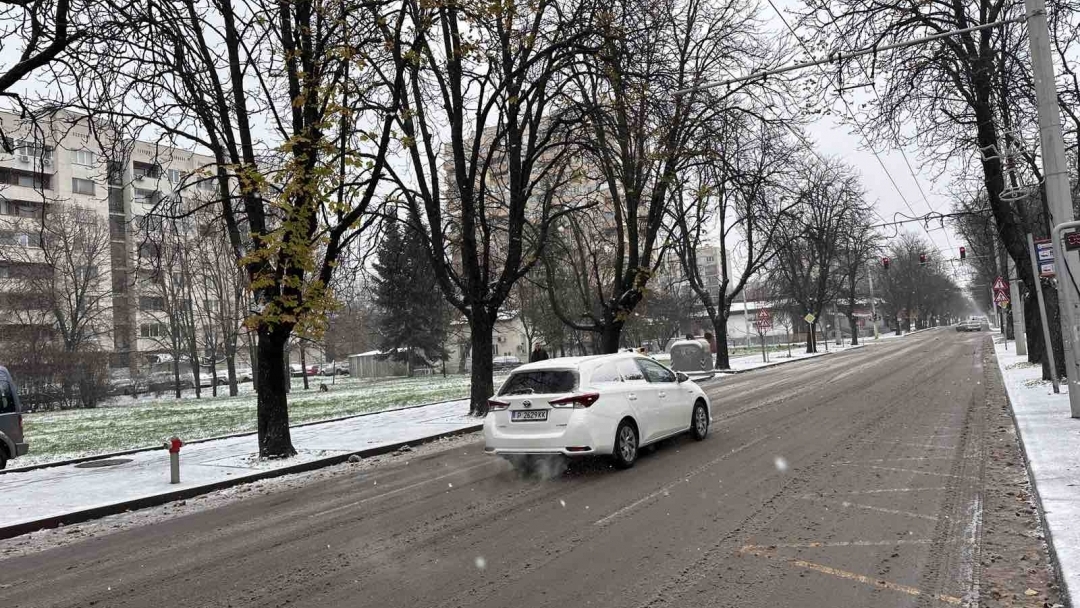 Пътната обстановка в община Русе е спокойна след първия сняг
