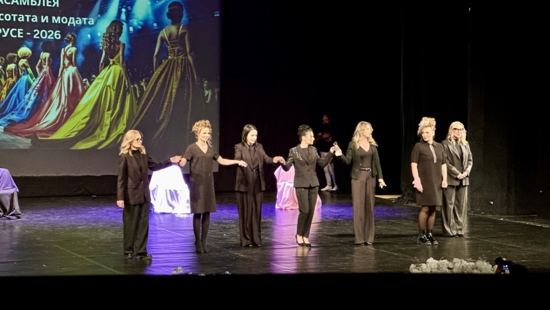 Спектакълът „Асамблея на красотата и модата“ превърна сцената на Доходното здание в пространство на естетика и съпричастност