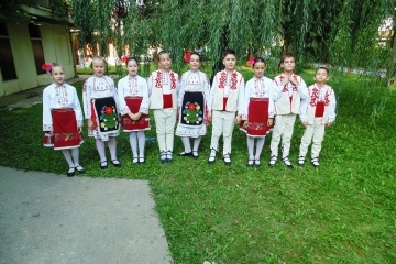 Фолклорна танцова студия "Зора" се завърна от Международен фестивал в Унгария