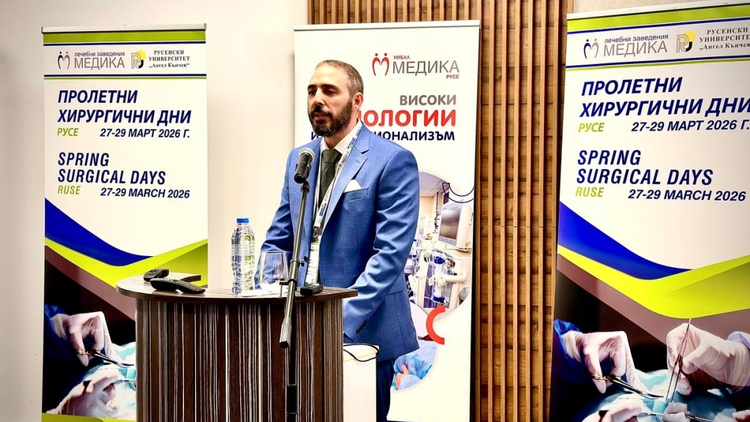 Заместник-кметът Димитър Недев приветства участниците в „Пролетни хирургични дни“ в Русе