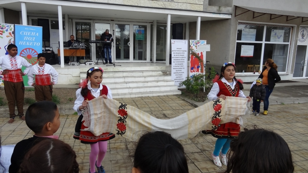 Фестивал "Сцена под небето" и изложба с традиционните за различните етноси кулинарни изделия по случай 8 април - Международния ден на ромите