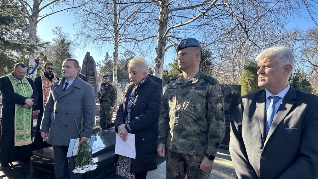 С възпоменателна церемония и панихида в Русе почетоха паметта на офицерски кандидат Антон Петров