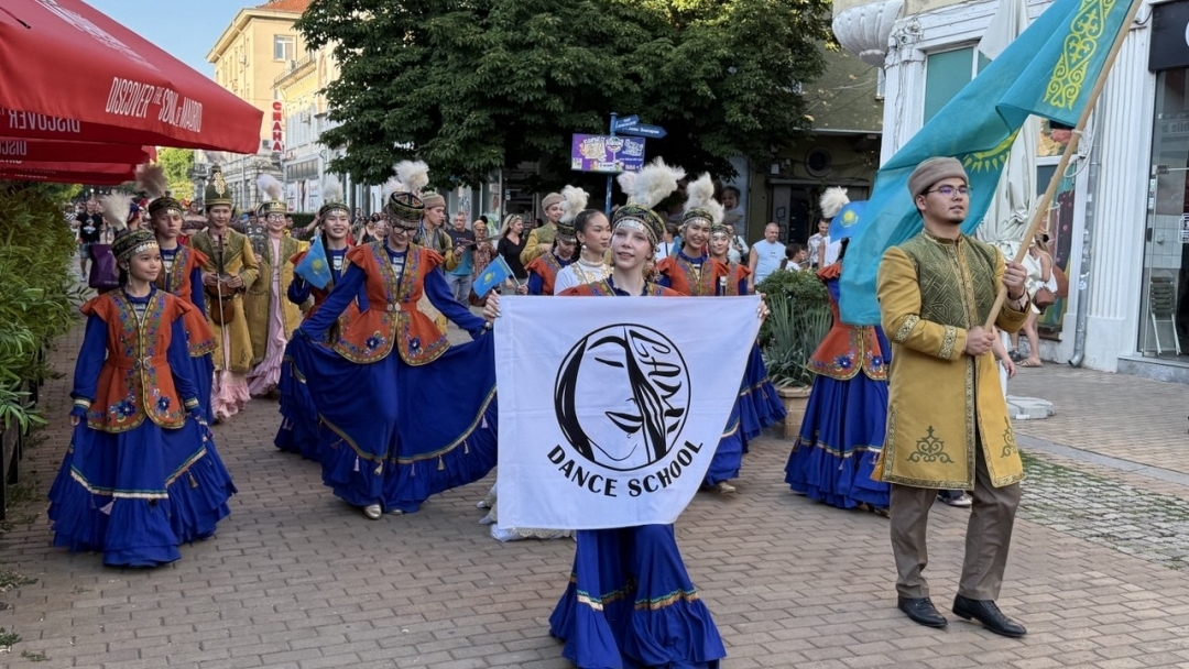 Южна Америка и Централна Азия танцуват на една сцена в Русе