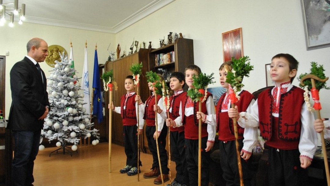 Малки и големи коледари наричаха в общината за здраве и берекет