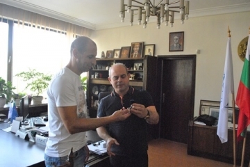 Кметът Пламен Стоилов награди шампиони по бадминтон