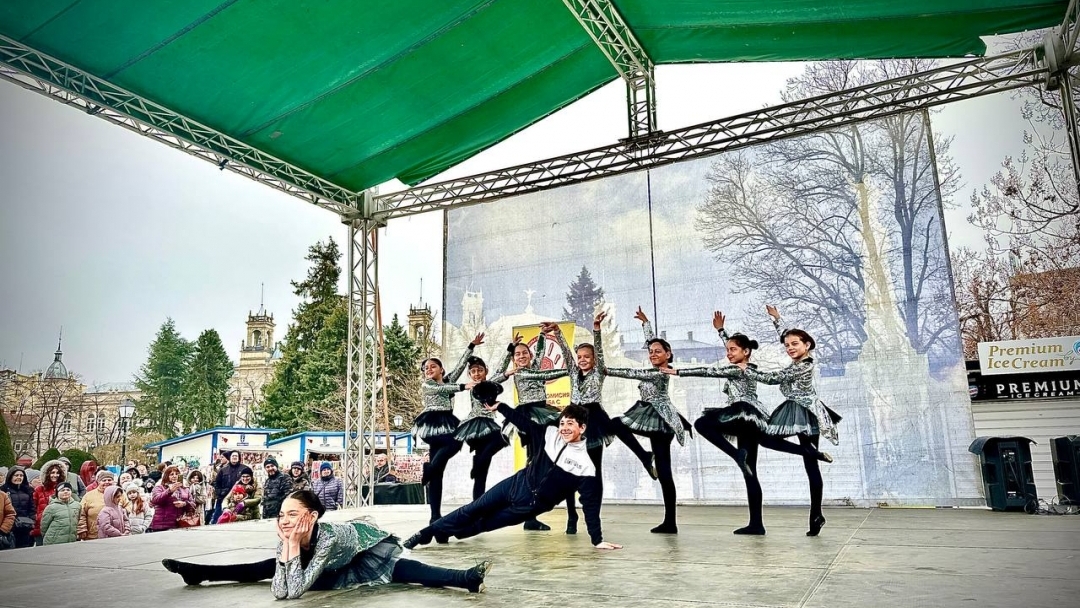 Стотици русенци пяха заедно с Братя Аргирови по време на концерта „Не на насилието, да на доброто!“ 