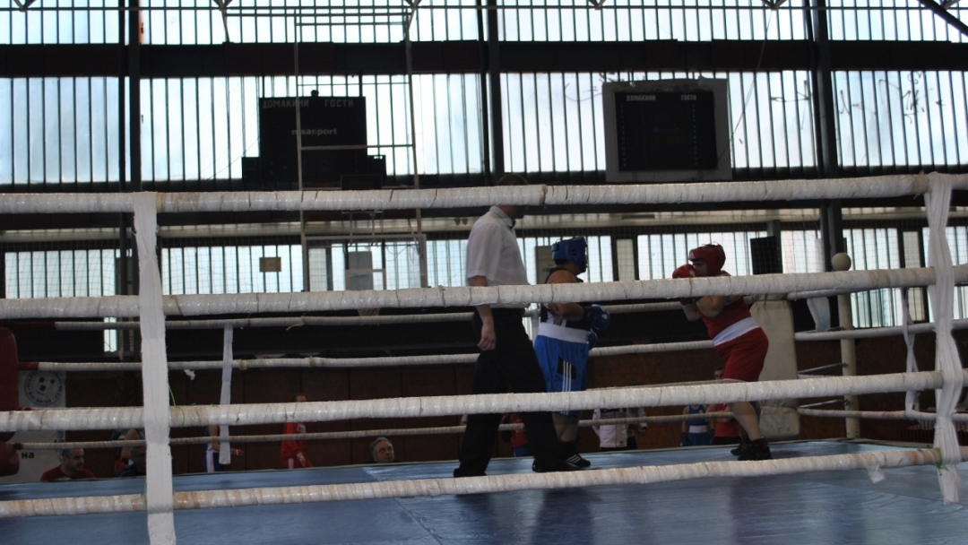 Кметът Пламен Стоилов връчи купите на Републиканското по бокс за жени