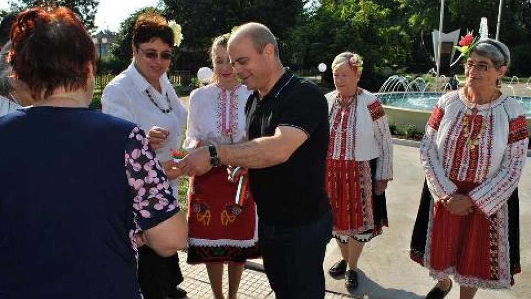 Кметът на Община Русе откри новоизградения фонтан в Сандрово