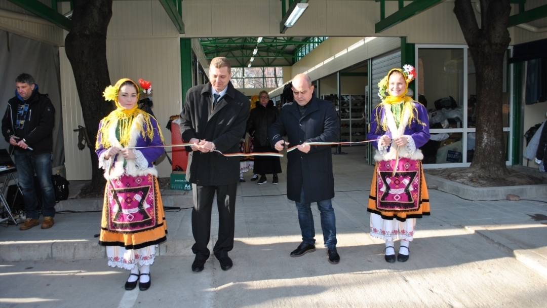 Кметът на Община Русе Пламен Стоилов откри нова сграда на Централния пазар