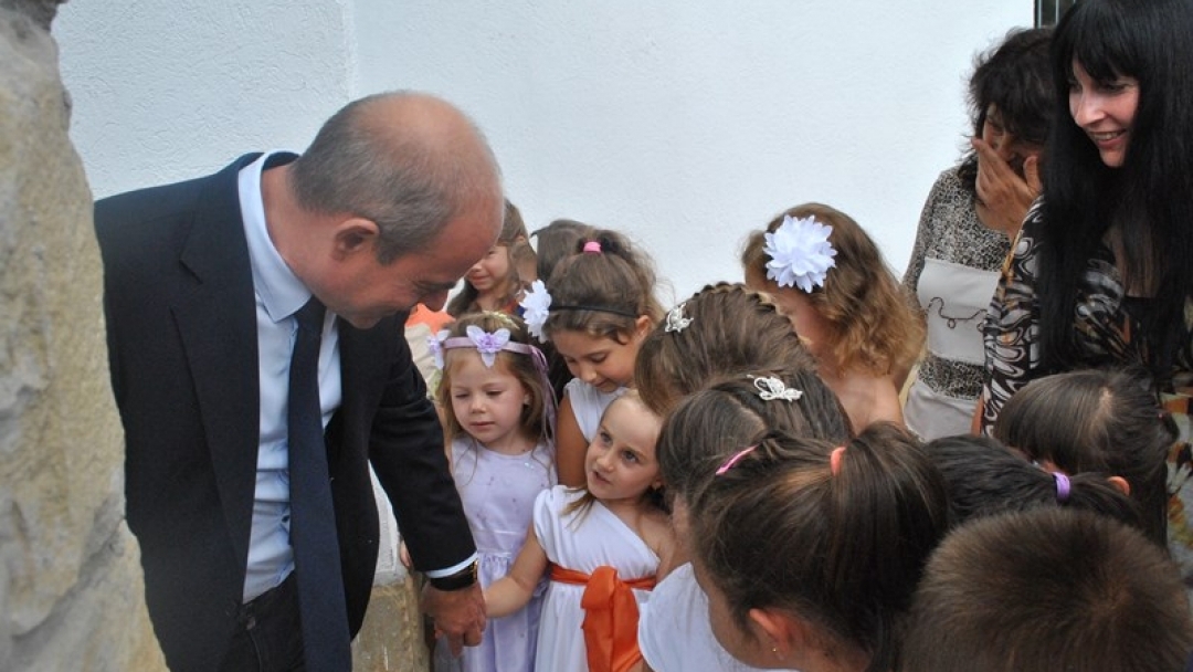 Пламен Стоилов и Бойко Борисов откриха ново детско заведение в Русе 