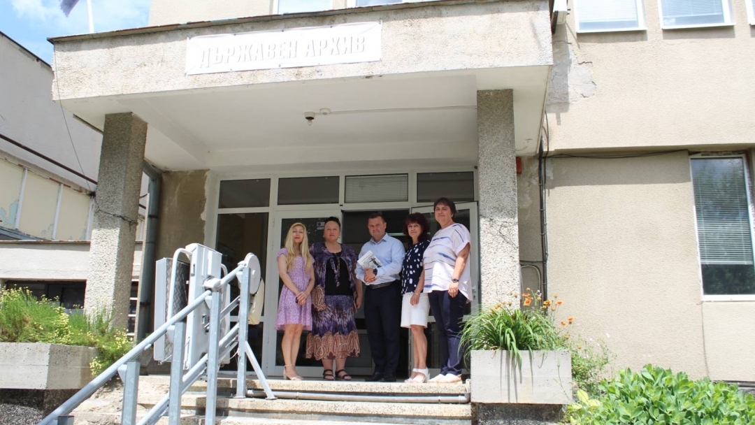 Кметът Пенчо Милков поздрави Държавен архив- Русе за професионалния празник 