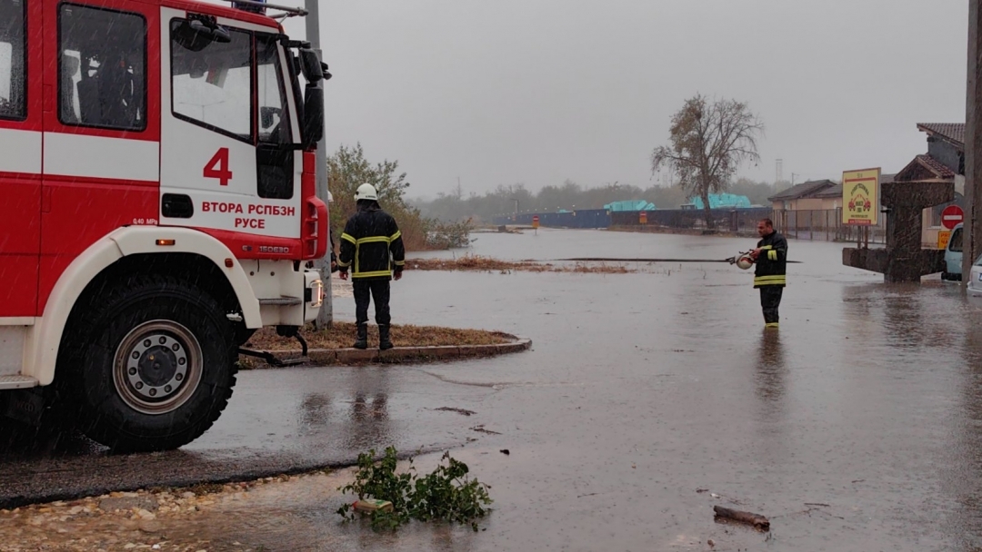 Община Русе мобилизира всички ресурси за справяне с последствията от проливния дъжд