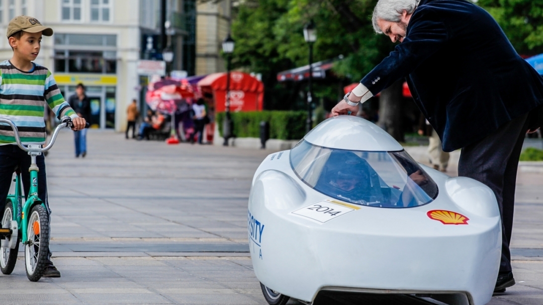 Русе изпрати студенти с електромобил на състезание в Ротердам