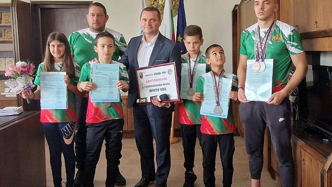 The world champions and vice champions in jiu jitsu from "Dynamo" were awarded