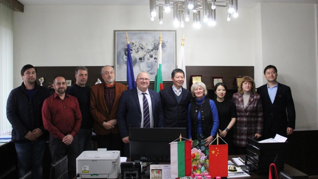 Книгата „Китай през погледа на българите“ бе представена пред русенска публика