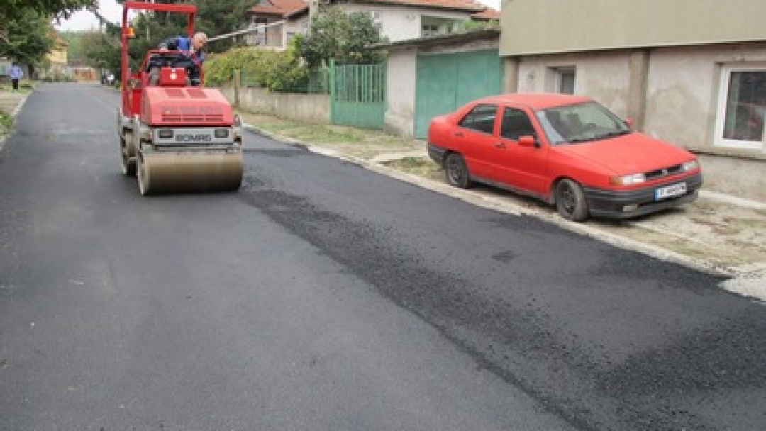 ОП „Комунални дейности“ ремонтират улици в Басарбово
