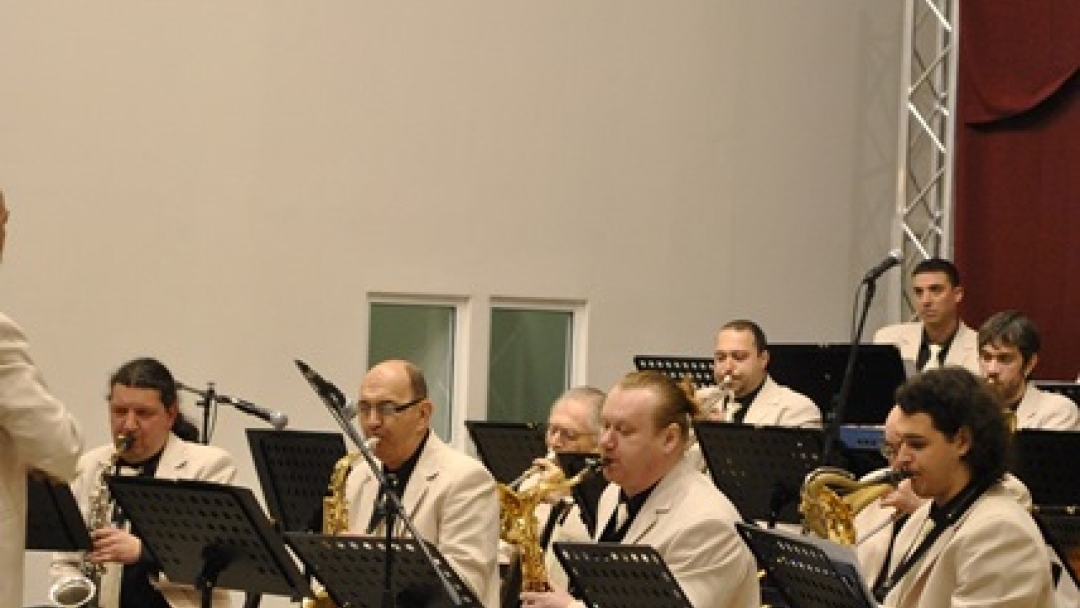 Музикално-поетичният спектакъл „Музика и любов“ препълни зала „Европа“