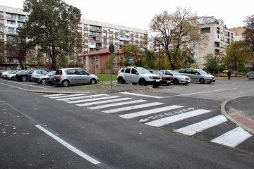 Нов паркинг, изграден с общински средства, предлага 72 паркоместа