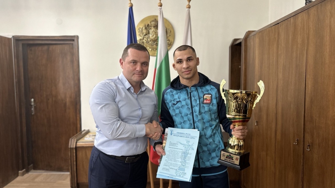 Pencho Milkov awarded the Ruse boxer Radoslav Rosenov for winning the "Strandja Cup" 2024