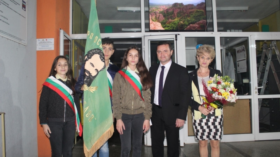Новият кмет на Русе Пенчо Милков почете патронния празник на ОУ „Любен Каравелов“